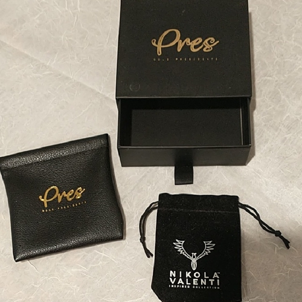 5/$15⛵Nikola Valenti Velvet Jewelry Bag